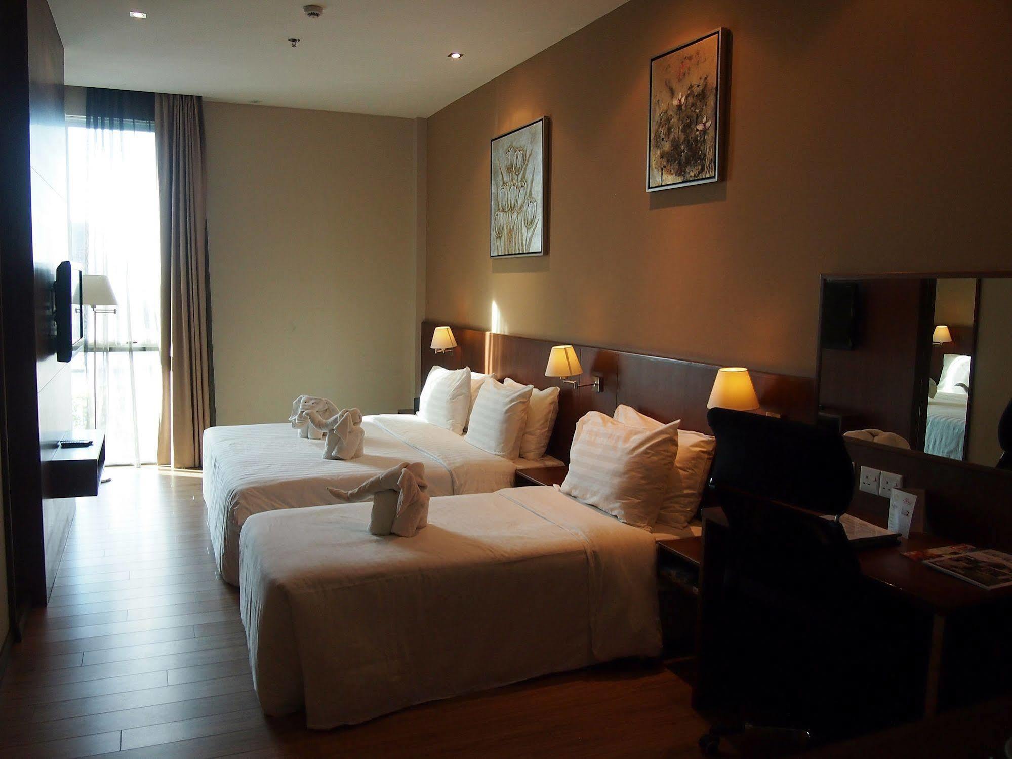 Swiss Hotel Apartment Kuala Belait Extérieur photo
